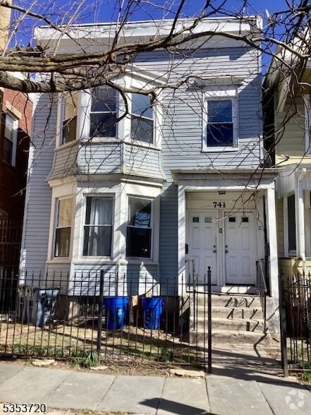 Building Photo - 741 Summer Ave