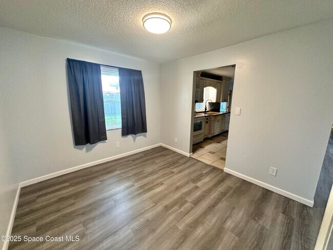 Building Photo - 2848 Watkins Dr