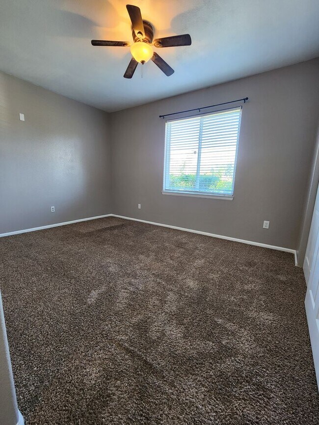 Building Photo - Amazing first floor condo in Littleton!!
