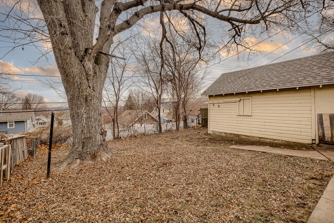 Building Photo - 6931 N 24th St