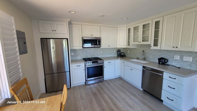 Building Photo - 9771 Paso Robles Ave