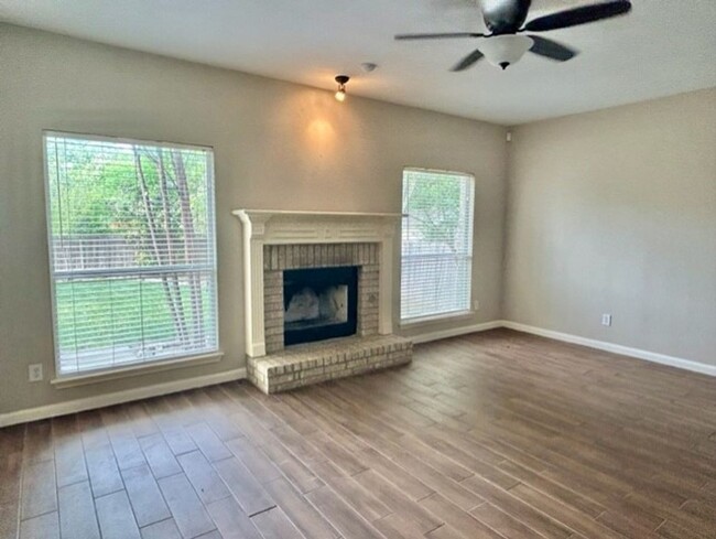 Building Photo - $350 OFF FIRST MONTH'S RENT IF YOU MOVE IN...