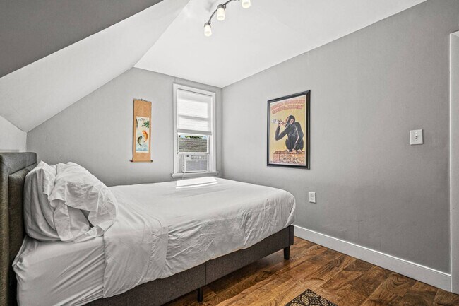 Building Photo - 146 Vassall St