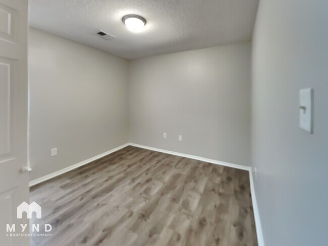 Building Photo - 3422 Laurelwood Dr