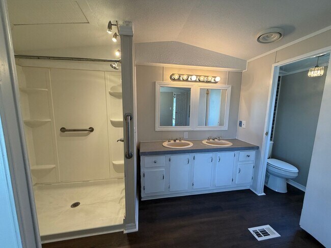 Building Photo - 941 N Bucks Pocket Rd SE