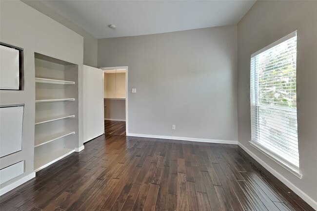 Building Photo - 10051 Rio Bravo Rd