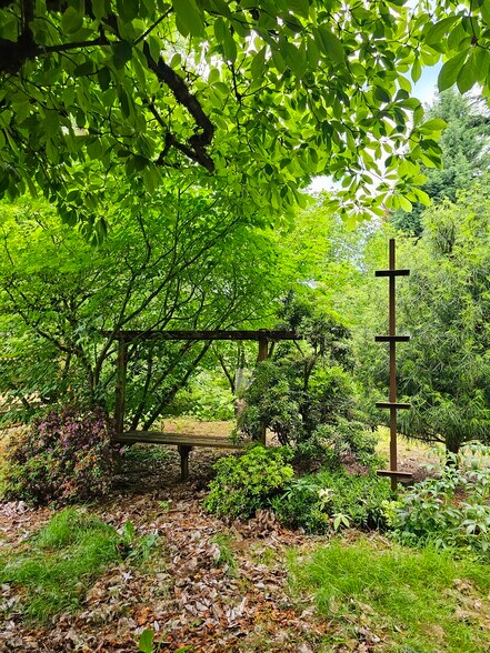 Building Photo - 309 NE Graham St