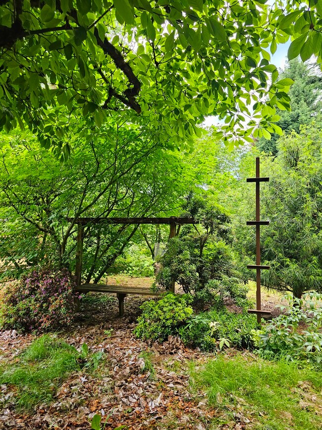 Building Photo - 309 NE Graham St