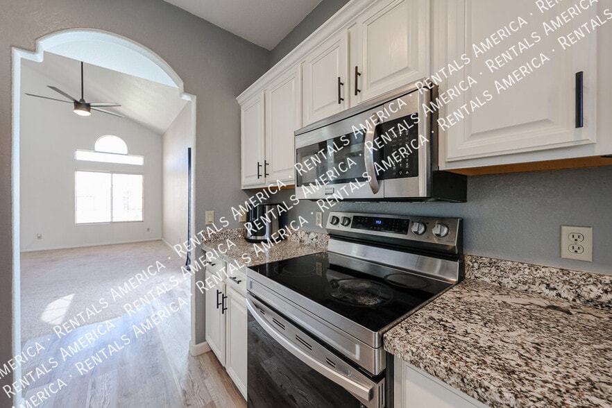 Building Photo - 6101 W Whispering Wind Dr
