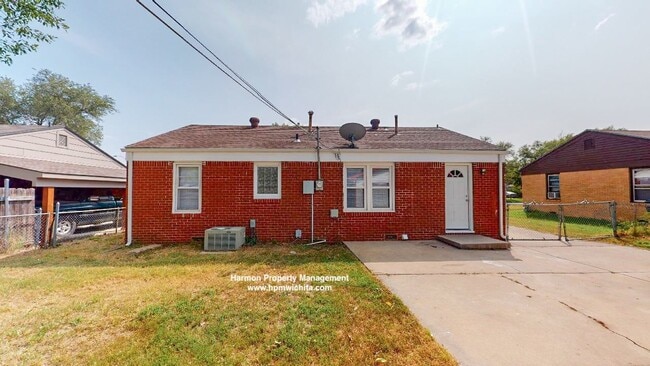 Building Photo - 2210 W Greenfield St