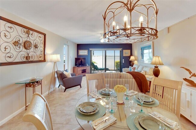 Building Photo - 7700 Sun Island Dr S