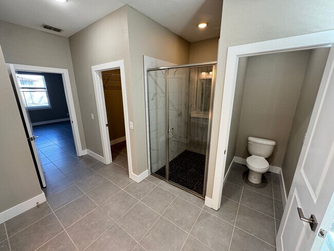 Building Photo - $500 OFF OF A MONTH OF RENT! Beautiful 4BD/2BA Home in Poinciana – No HOA Approval Needed! Pets W...