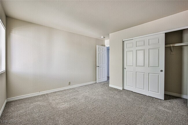 Building Photo - 5240 Indian River Dr