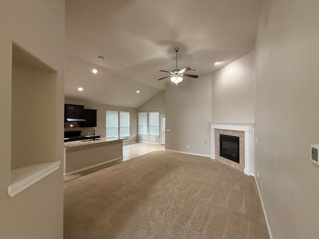 Building Photo - Beautiful 4 Bedroom Home in Mustang Schools