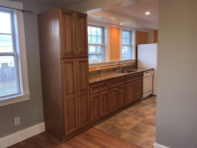 Building Photo - 70 Porpoise Way