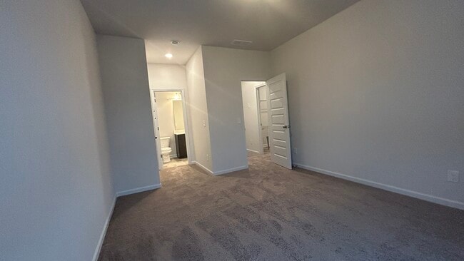 Building Photo - 415 Pointe N Dr