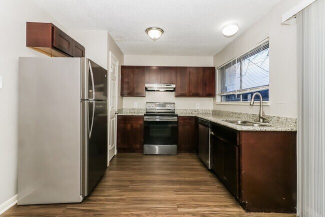 Building Photo - 7218 Wren Cir