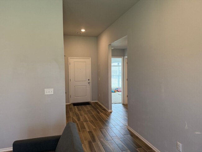Building Photo - 3 Bedroom Home in Deer Creek For Rent!