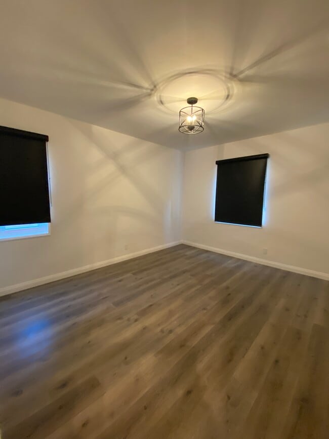 Front bedroom - 17423 Burbank Blvd