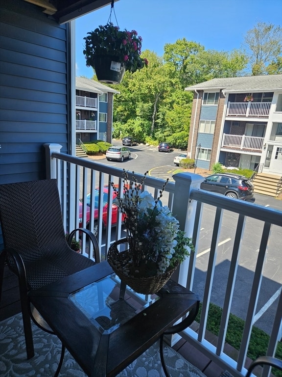 Building Photo - 8 Woodcrest Ct
