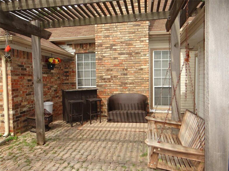 Building Photo - 7810 Coastway Dr