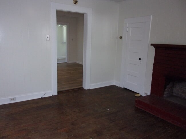 Building Photo - 2 Bedroom 1 Bath Home off Ebenezer Road
