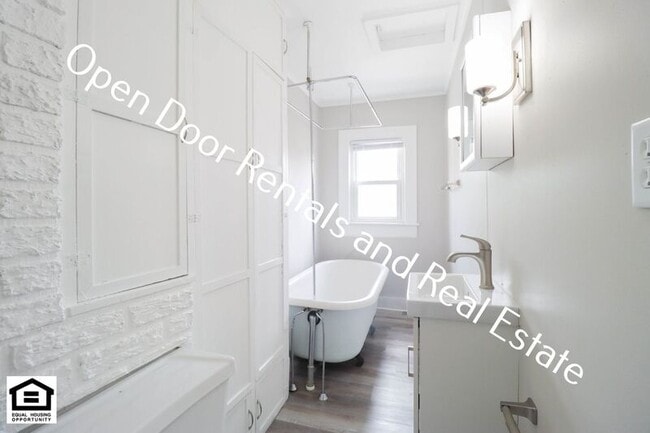 Building Photo - 1918 Riedmiller Ave