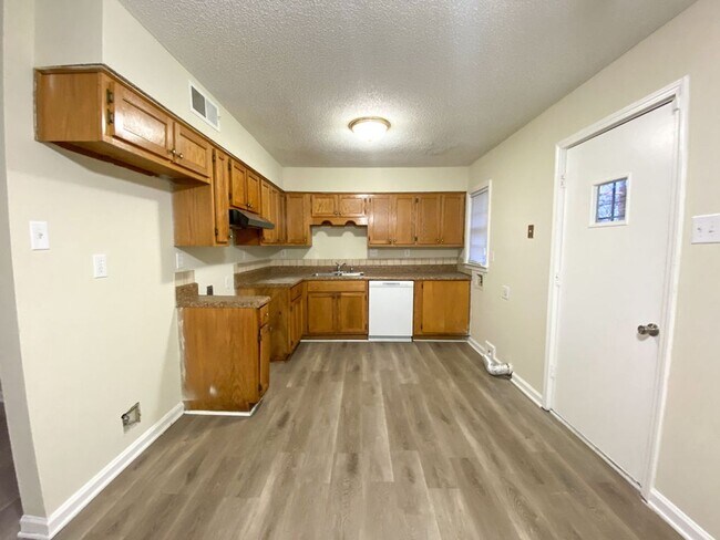 Building Photo - 3 bedroom, 2 bath near Quince and Perkins