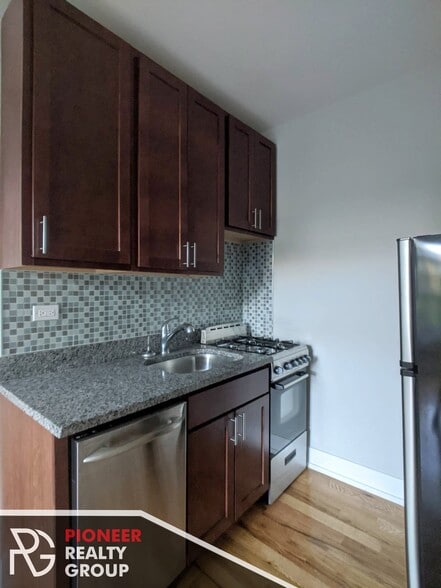 Building Photo - 908 W George St