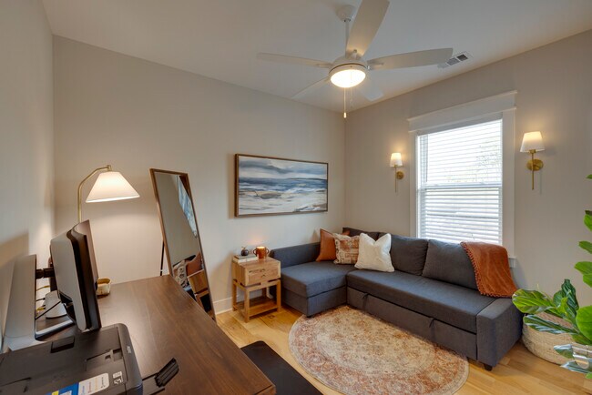 Building Photo - 615 E 33rd St