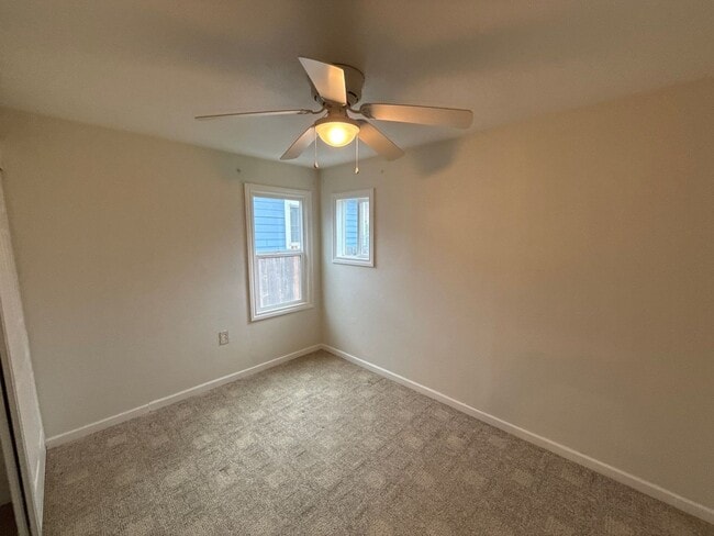 Building Photo - 1070 SW 16th Ave