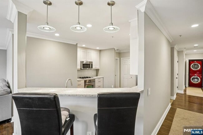 Building Photo - 343 The Promenade