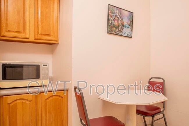 Building Photo - 321 Ivy St