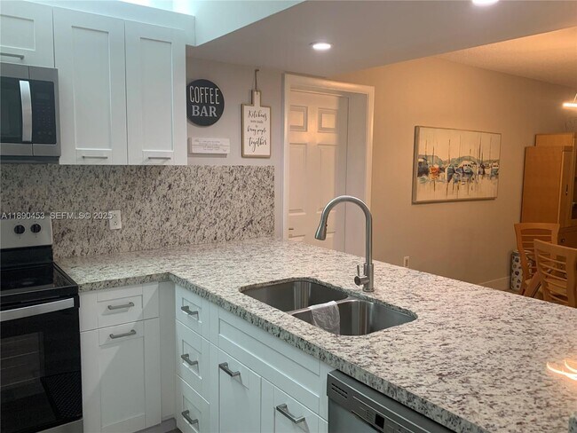 Building Photo - 1709 Whitehall Dr