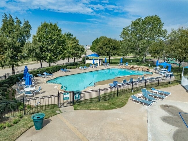 Building Photo - 5937 Revere Dr