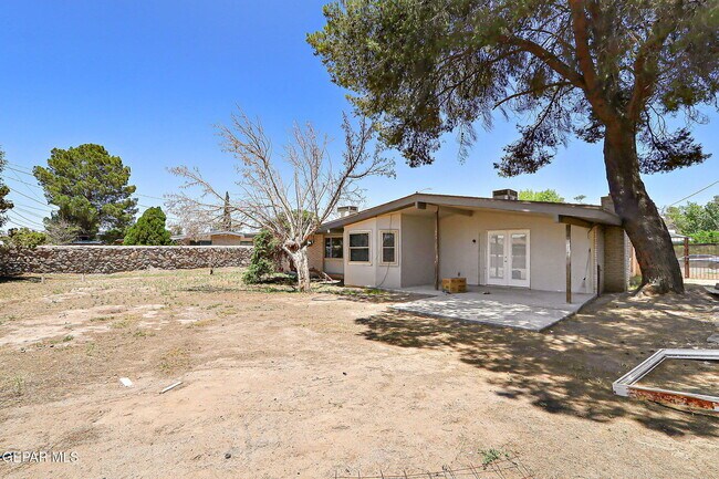 Building Photo - 4212 Roxbury Dr