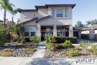 Building Photo - Must-see! 4 Bedrooms and 3.5 Bath?rooms w/...