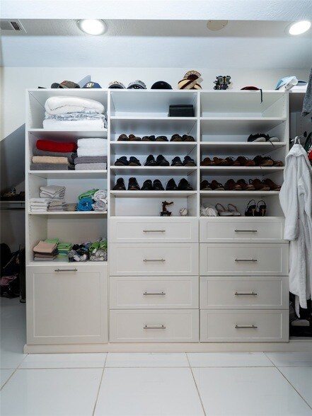 Building Photo - 8311 Amber Cove Dr