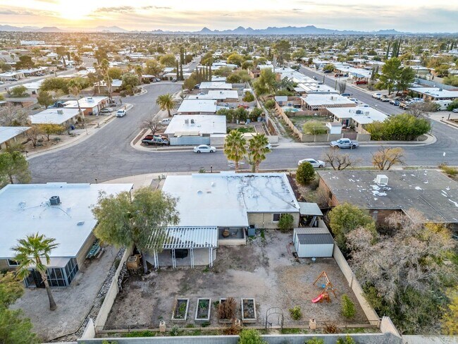 Building Photo - Sunburst Drive