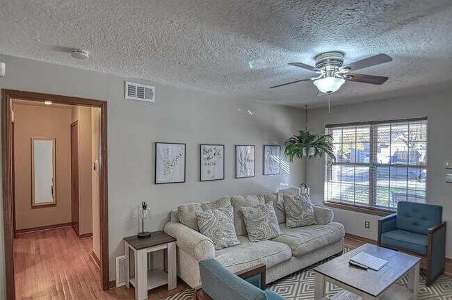 Building Photo - 505 Inwood Dr