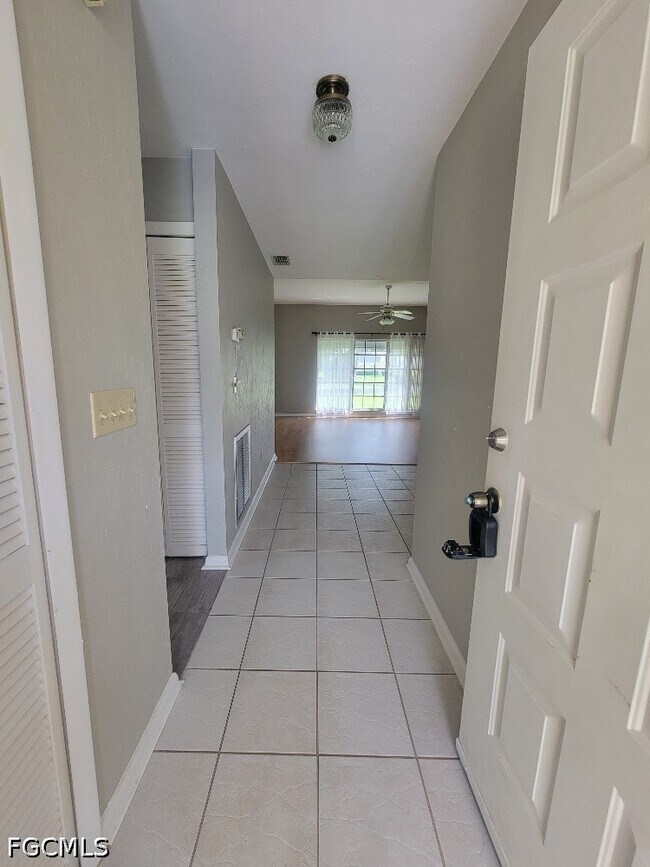 Building Photo - 10 Regency Ct