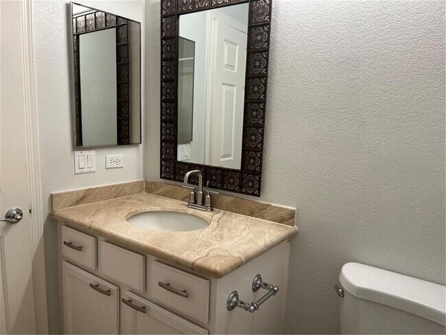 Building Photo - Amazing condominium in gated upscale neigh...