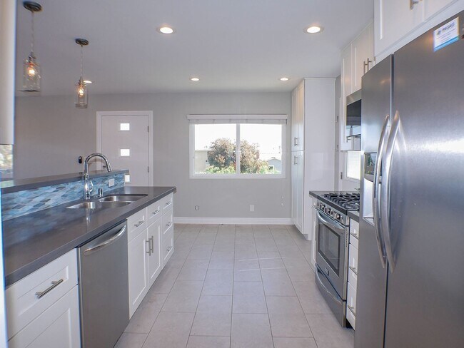 Building Photo - 4573-4575 Newport Avenue