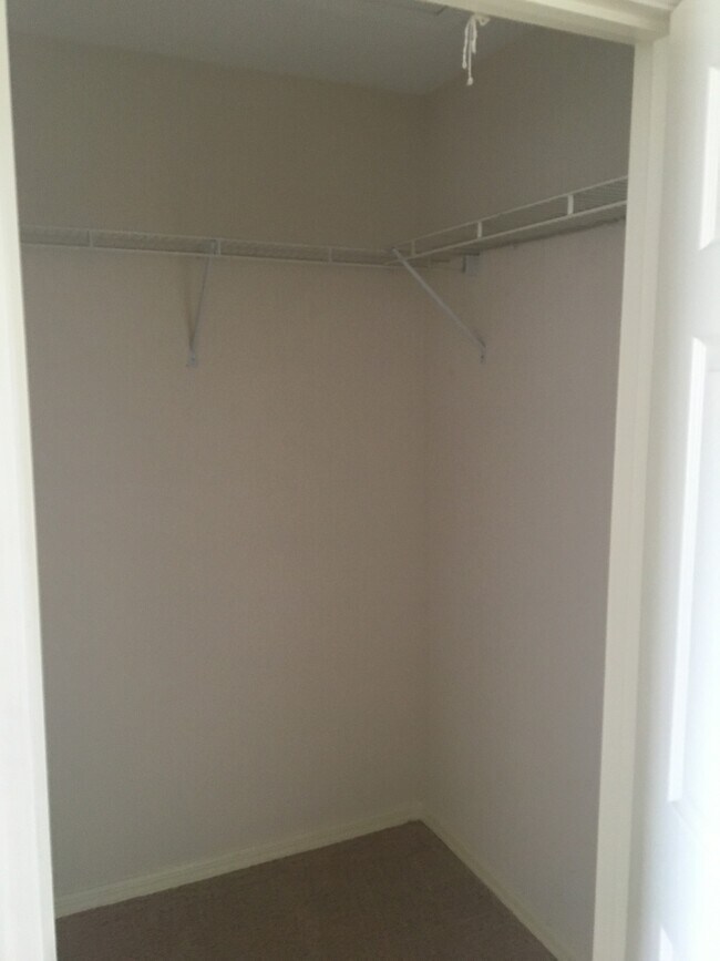 Building Photo - Upper Unit 2/2 available in Naples! Annual Rental!