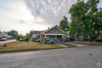 Building Photo - Stylish 1-Bedroom Gem Near Midtown & Plaza...