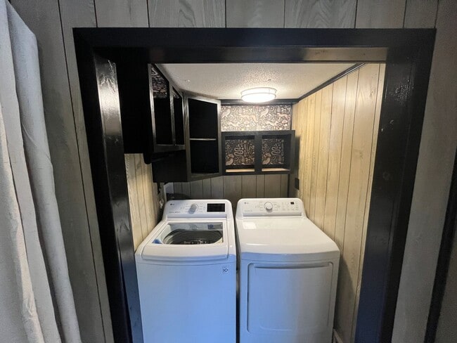 Building Photo - $1500 — 2 BEDROOM 1 BATH — Off Howard Gap Rd