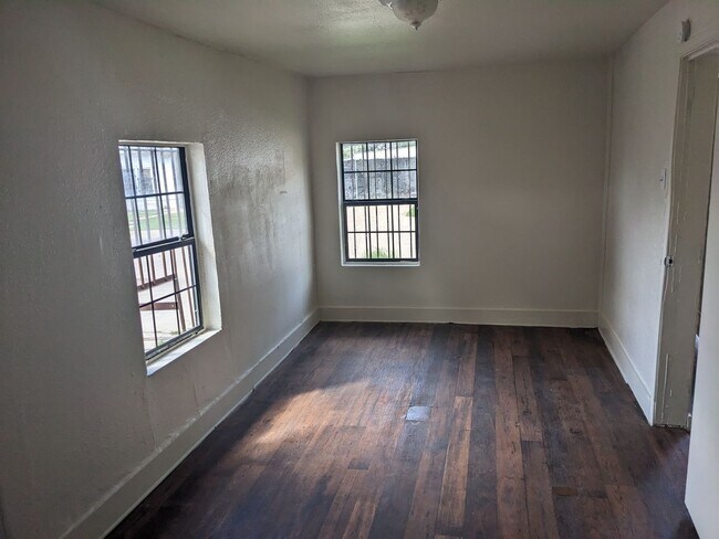 Building Photo - 1 Bed 1 Bath House