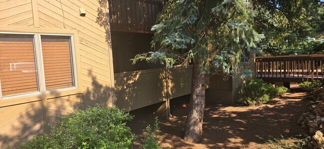 Building Photo - 2831 N Walnut Hills Dr