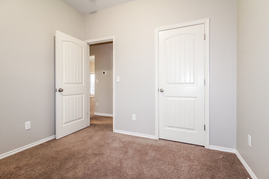 Building Photo - 10609 SW 32nd St