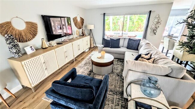 Building Photo - 7477 Mariana Dr